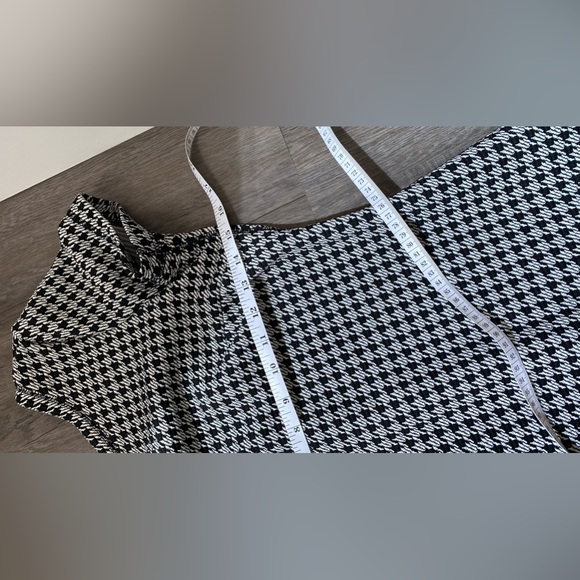 Dynamite - Bodycon Dress - Low Back V - Pencil Dress - Small - Houndstooth - Picture 6 of 11